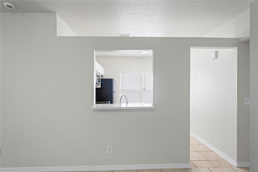 合同活跃: $285,500 (3 贝兹, 2 浴室, 1182 平方英尺)