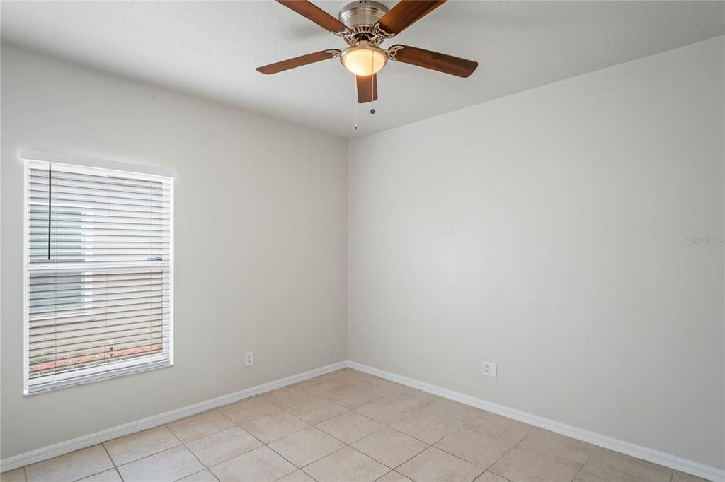 合同活跃: $285,500 (3 贝兹, 2 浴室, 1182 平方英尺)