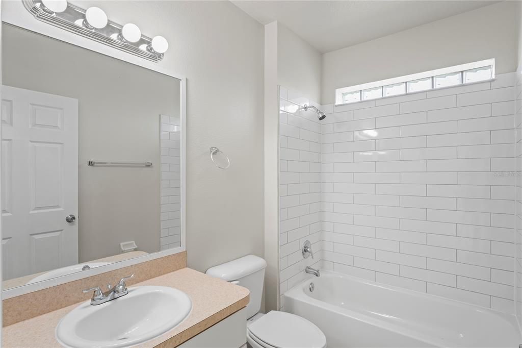 合同活跃: $285,500 (3 贝兹, 2 浴室, 1182 平方英尺)