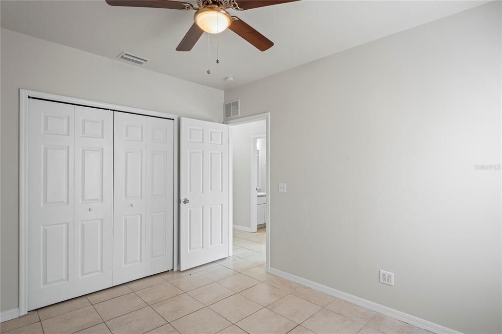 合同活跃: $285,500 (3 贝兹, 2 浴室, 1182 平方英尺)