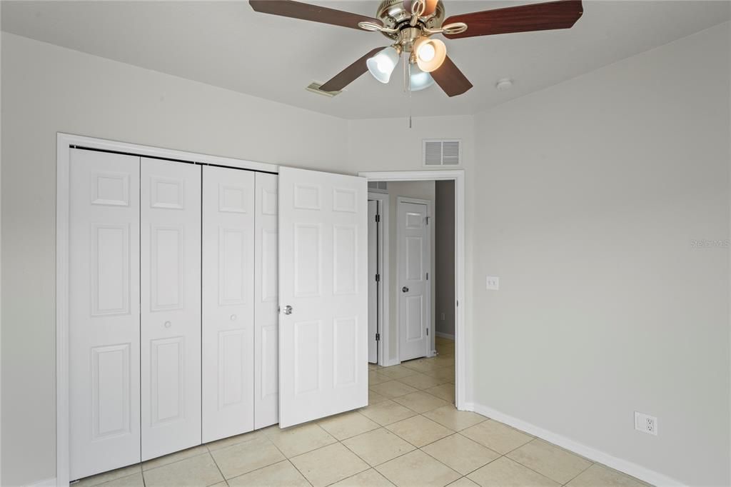 合同活跃: $285,500 (3 贝兹, 2 浴室, 1182 平方英尺)