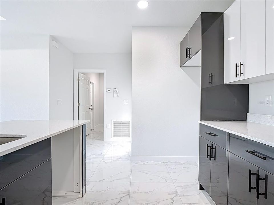 Activo con contrato: $279,900 (3 camas, 2 baños, 1146 Pies cuadrados)