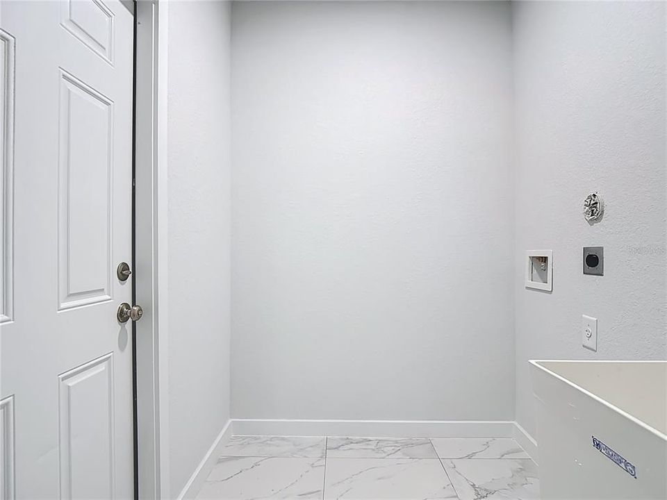 Activo con contrato: $279,900 (3 camas, 2 baños, 1146 Pies cuadrados)