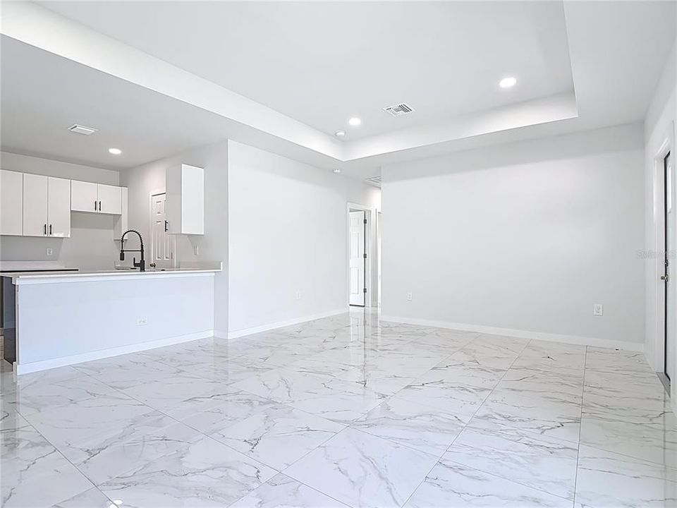 Activo con contrato: $279,900 (3 camas, 2 baños, 1146 Pies cuadrados)