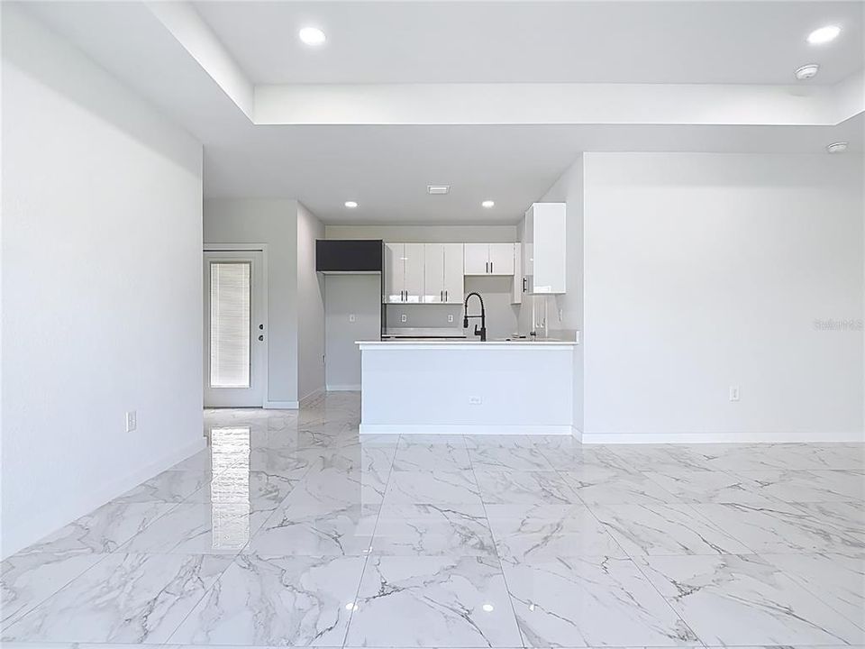 Activo con contrato: $279,900 (3 camas, 2 baños, 1146 Pies cuadrados)