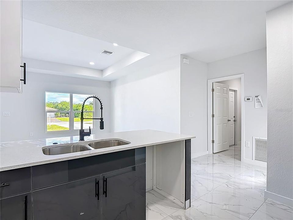 Activo con contrato: $279,900 (3 camas, 2 baños, 1146 Pies cuadrados)