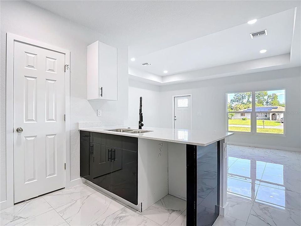 Activo con contrato: $279,900 (3 camas, 2 baños, 1146 Pies cuadrados)