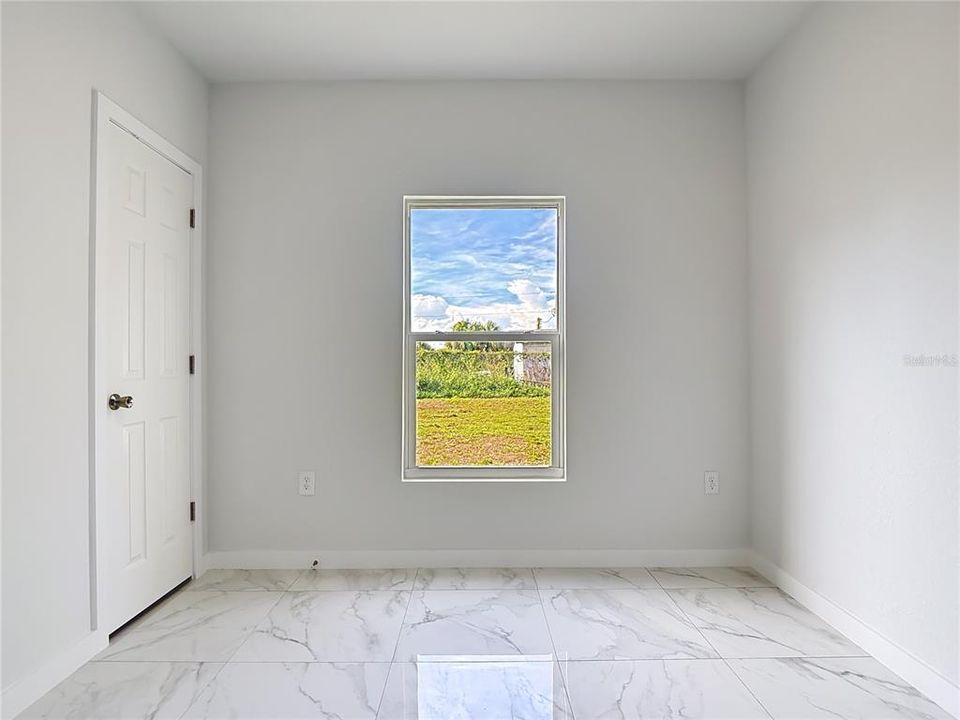 Activo con contrato: $279,900 (3 camas, 2 baños, 1146 Pies cuadrados)