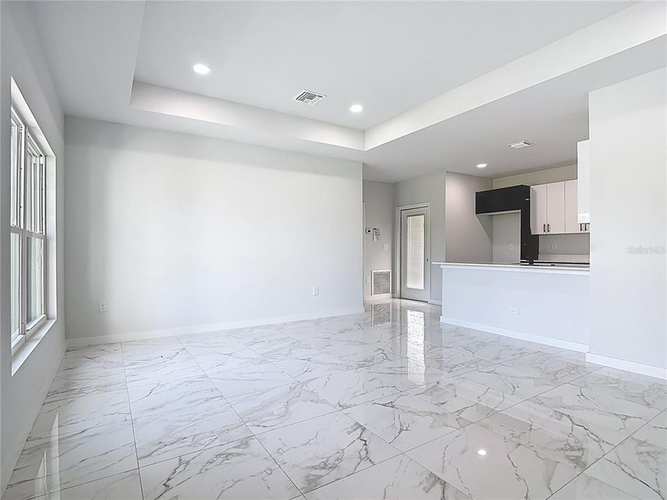 Activo con contrato: $279,900 (3 camas, 2 baños, 1146 Pies cuadrados)