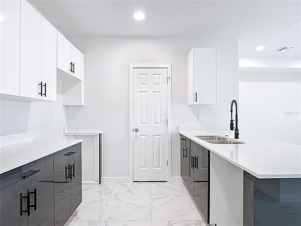 Activo con contrato: $279,900 (3 camas, 2 baños, 1146 Pies cuadrados)