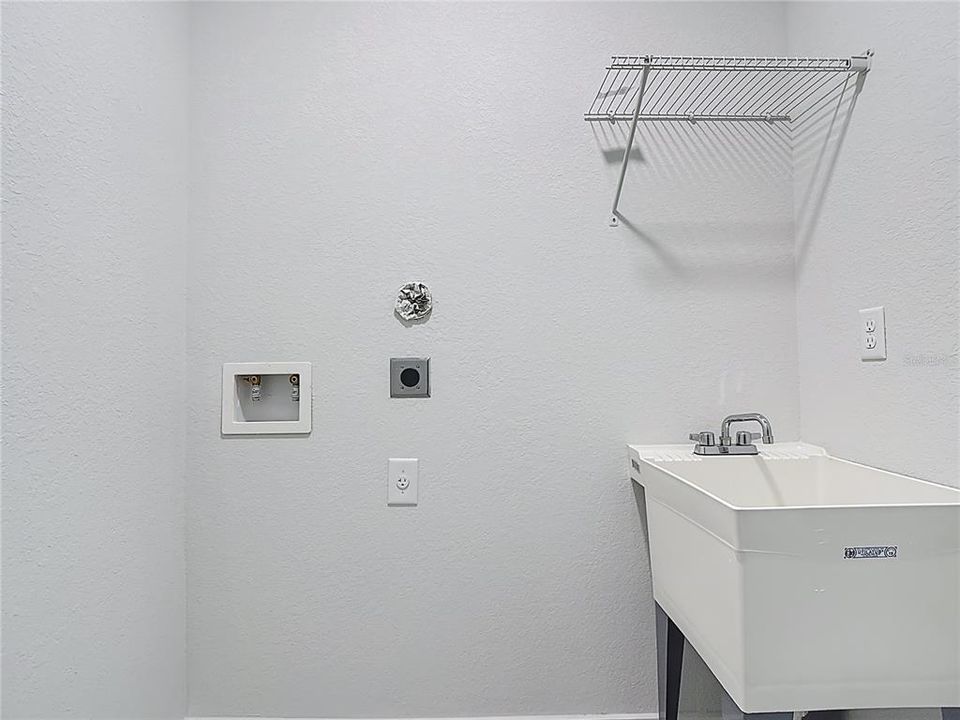 Activo con contrato: $279,900 (3 camas, 2 baños, 1146 Pies cuadrados)