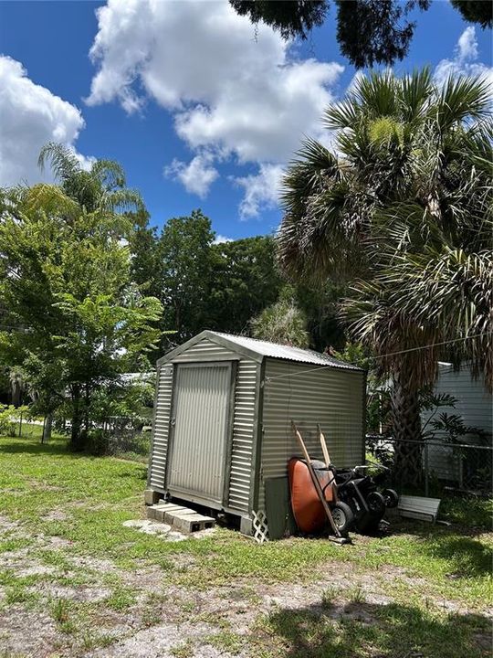 For Sale: $119,900 (1 beds, 1 baths, 672 Square Feet)