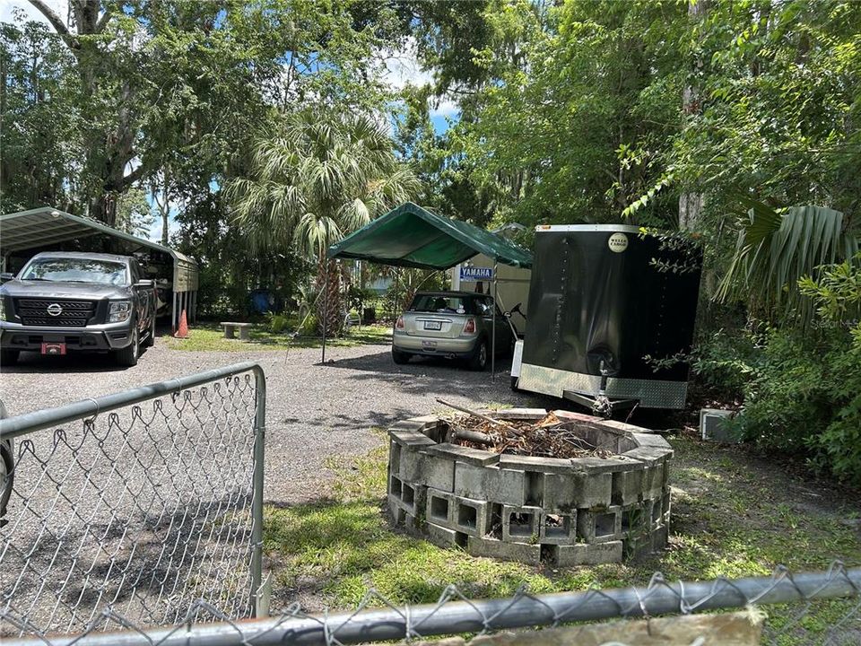 For Sale: $119,900 (1 beds, 1 baths, 672 Square Feet)