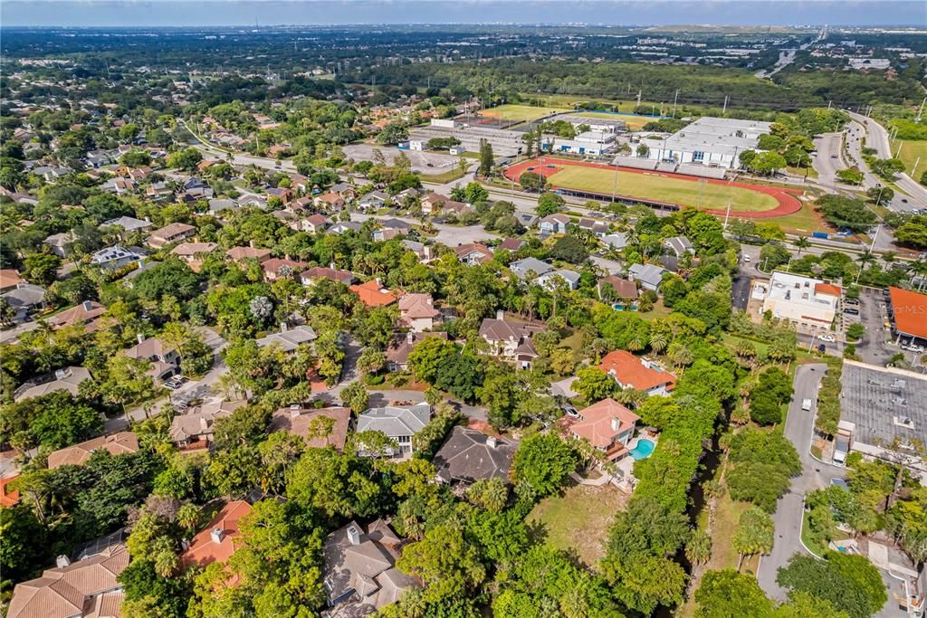 合同活跃: $725,000 (4 贝兹, 3 浴室, 3000 平方英尺)