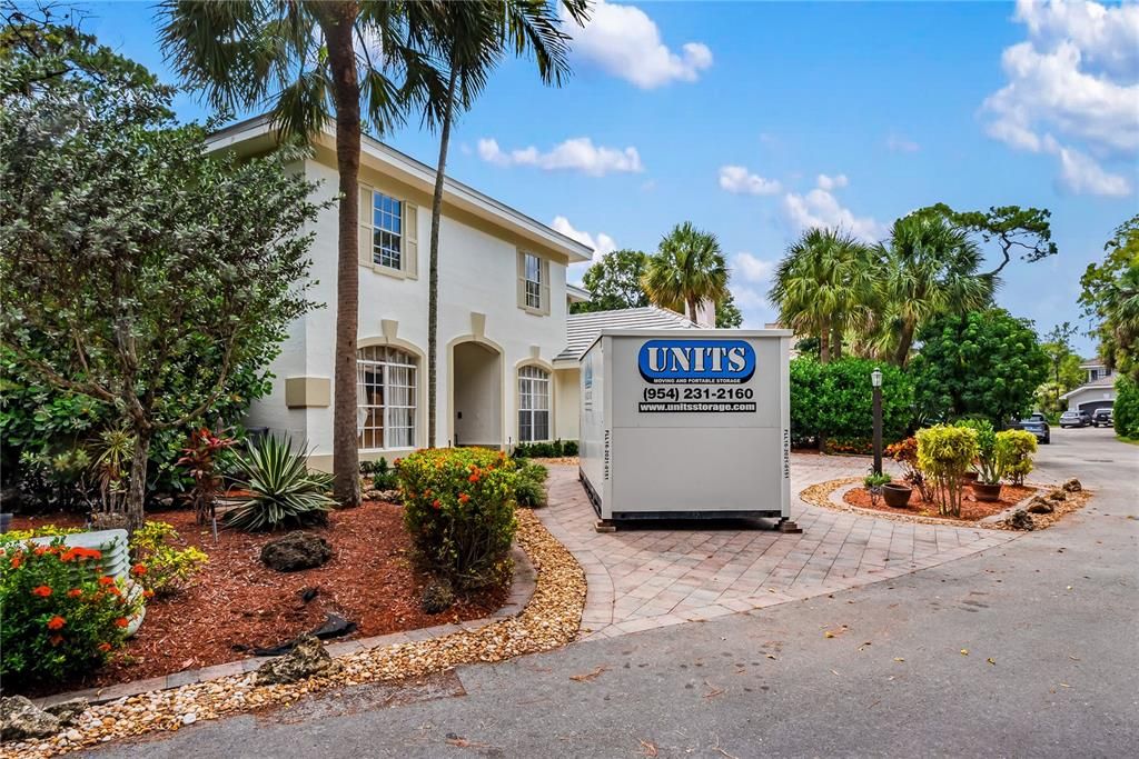 合同活跃: $725,000 (4 贝兹, 3 浴室, 3000 平方英尺)