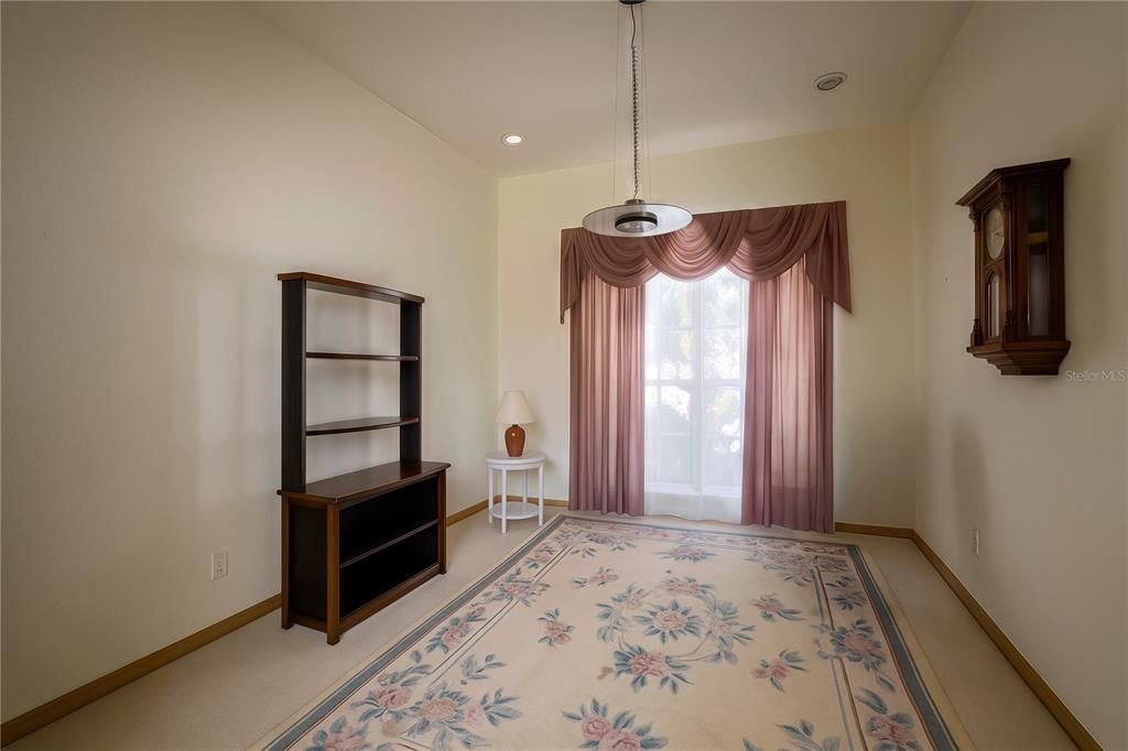 合同活跃: $725,000 (4 贝兹, 3 浴室, 3000 平方英尺)