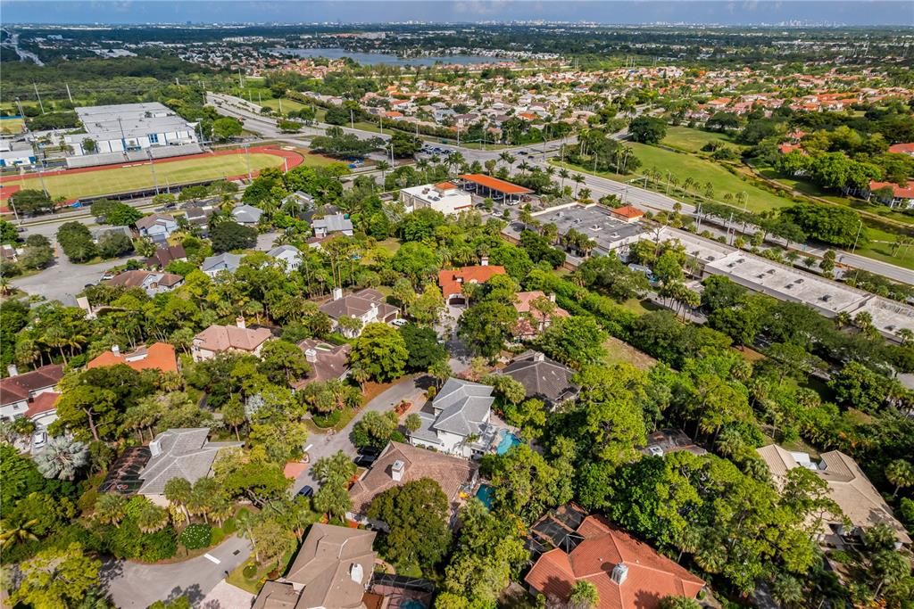 合同活跃: $725,000 (4 贝兹, 3 浴室, 3000 平方英尺)