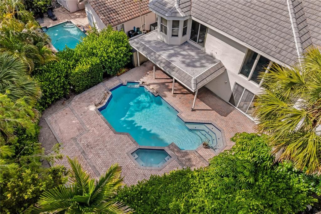 合同活跃: $725,000 (4 贝兹, 3 浴室, 3000 平方英尺)