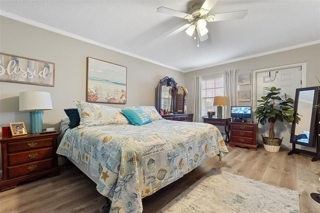 Под контрактом: $1,050,000 (14 спален, 0 ванн, 5374 Квадратных фут)