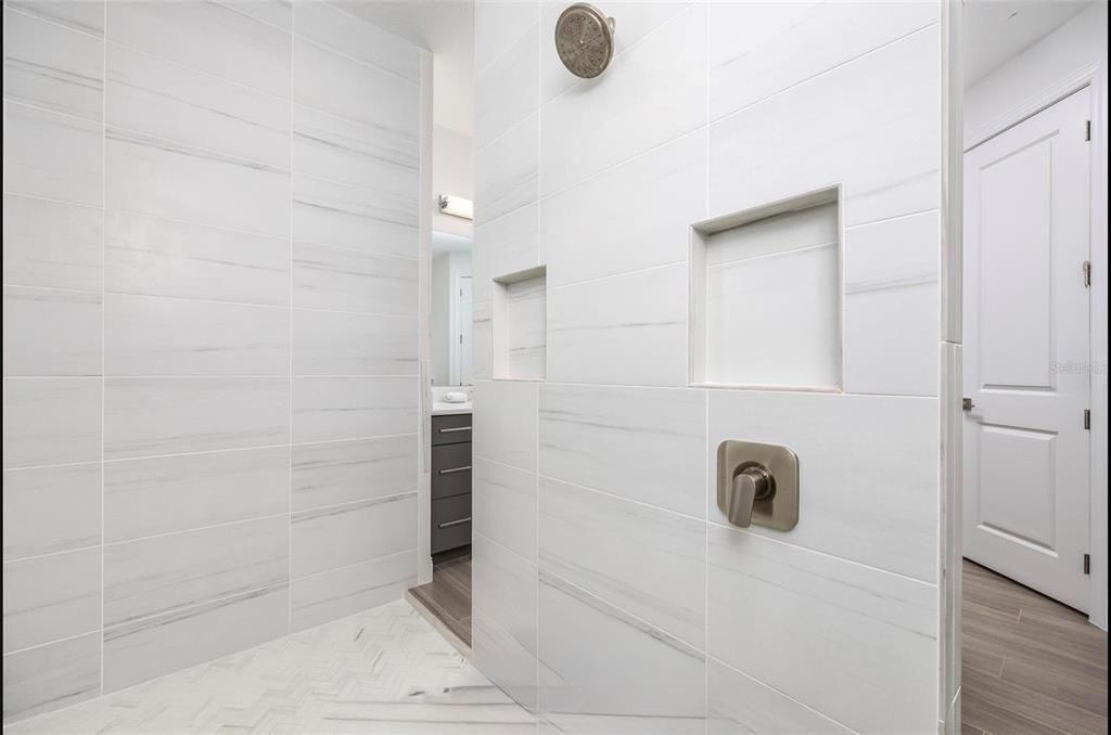 En Venta: $2,450,000 (4 camas, 4 baños, 3651 Pies cuadrados)