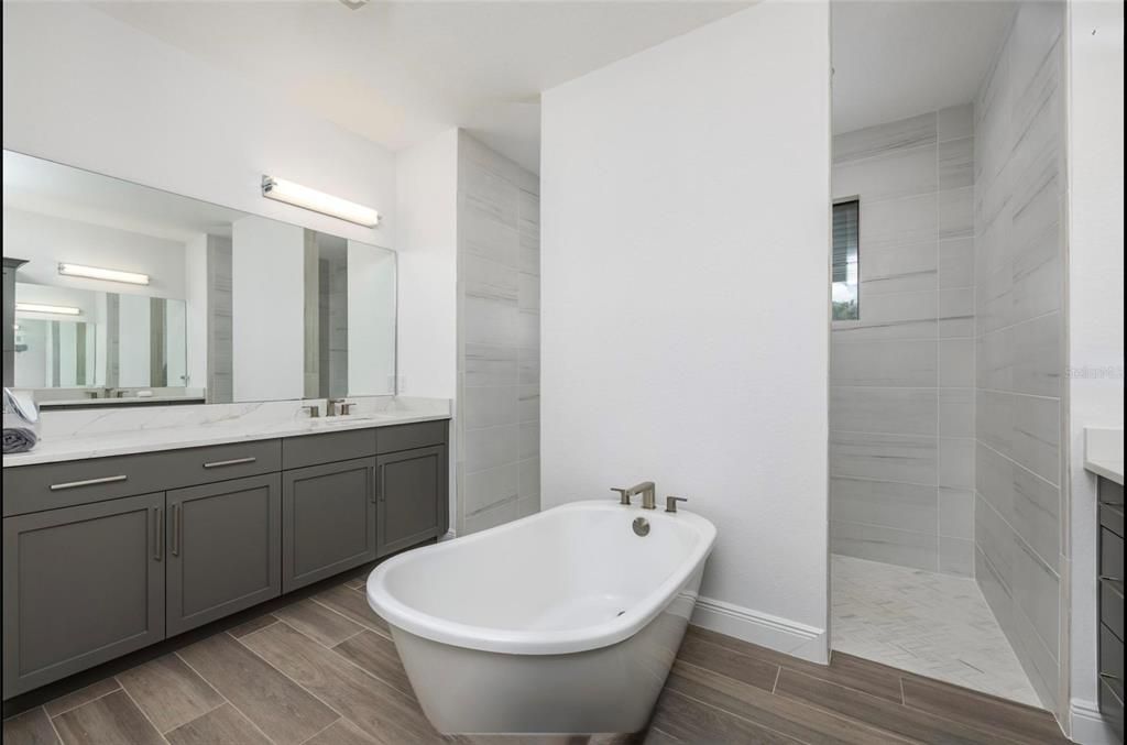 En Venta: $2,450,000 (4 camas, 4 baños, 3651 Pies cuadrados)