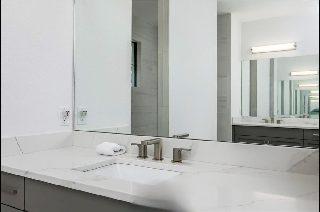 En Venta: $2,450,000 (4 camas, 4 baños, 3651 Pies cuadrados)