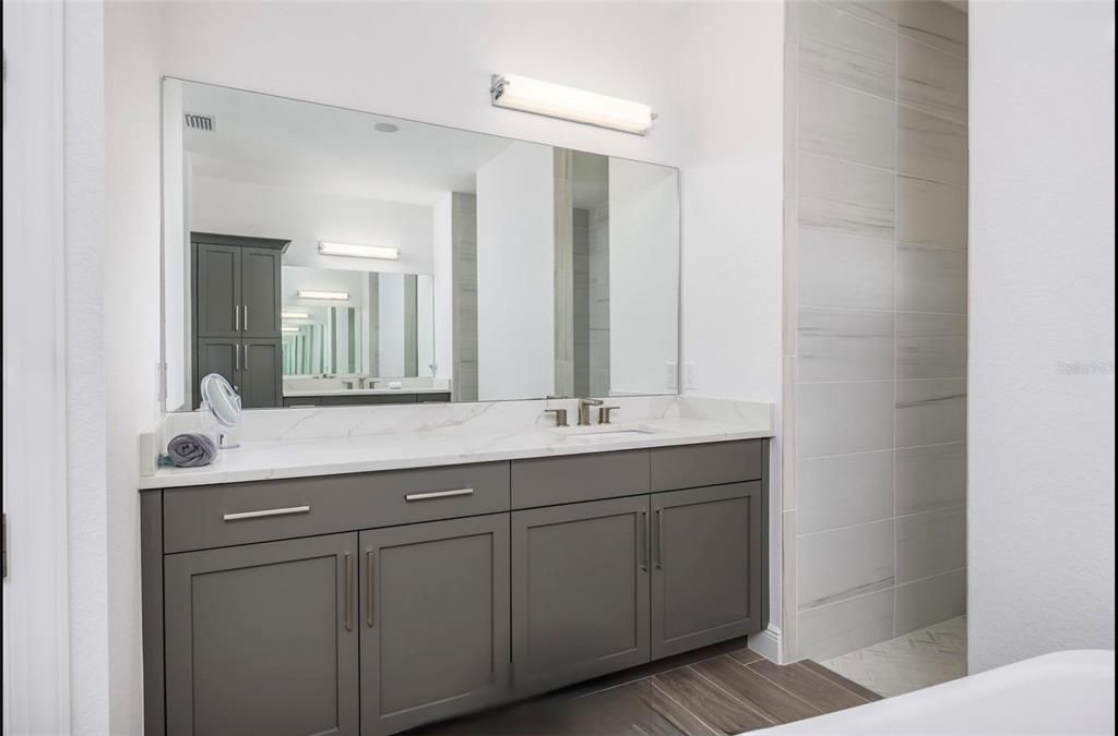 En Venta: $2,450,000 (4 camas, 4 baños, 3651 Pies cuadrados)