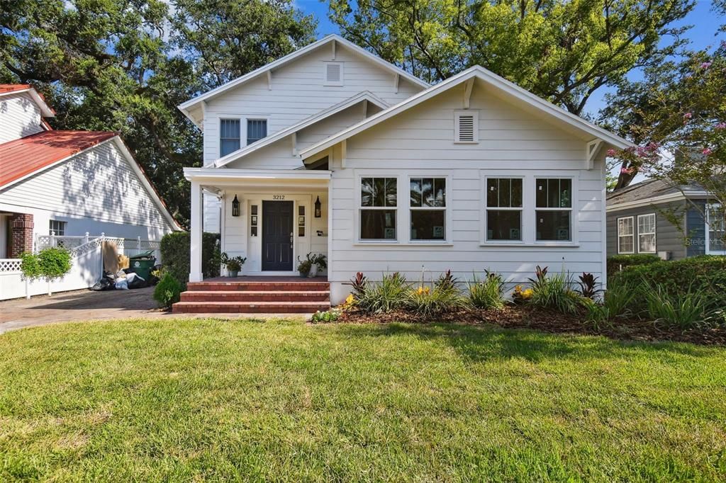 Recently Sold: $1,600,000 (4 beds, 3 baths, 2550 Square Feet)