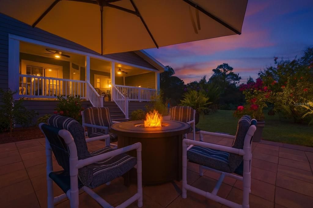 En Venta: $699,900 (3 camas, 2 baños, 2200 Pies cuadrados)