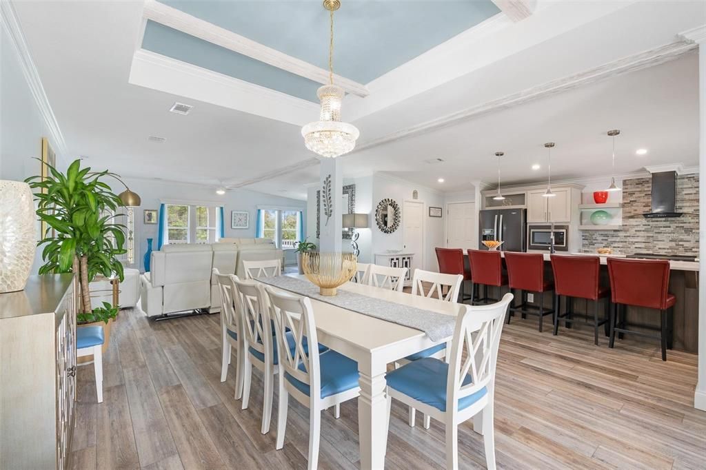 En Venta: $699,900 (3 camas, 2 baños, 2200 Pies cuadrados)