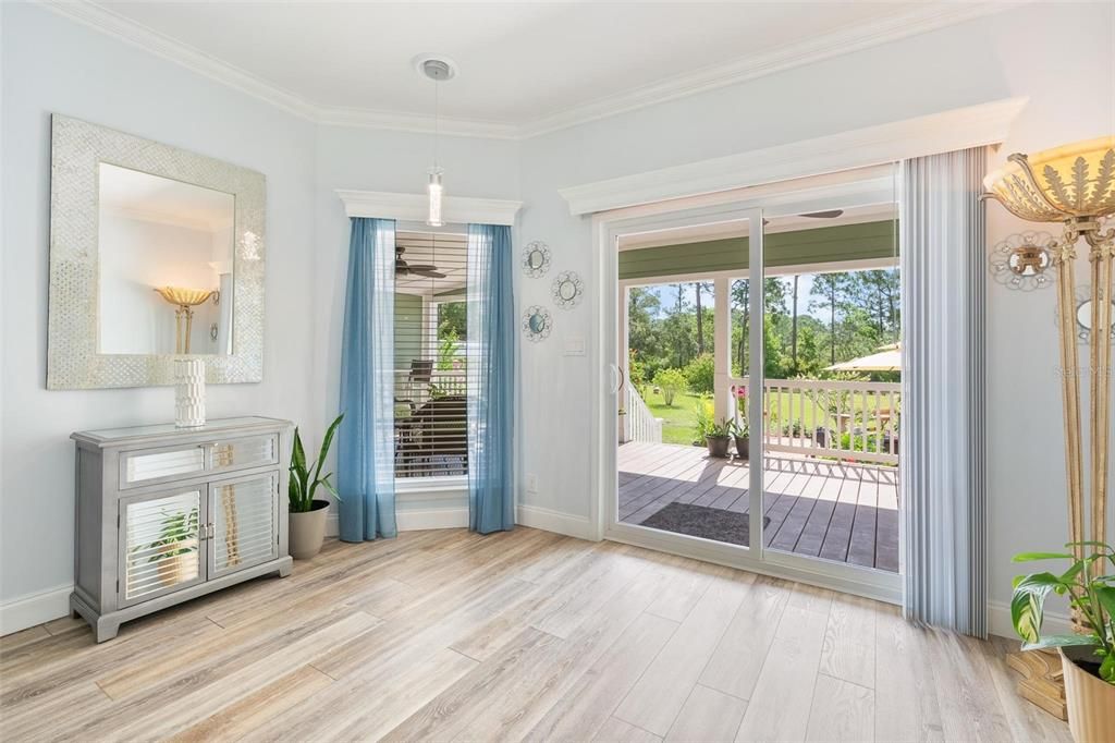 En Venta: $699,900 (3 camas, 2 baños, 2200 Pies cuadrados)