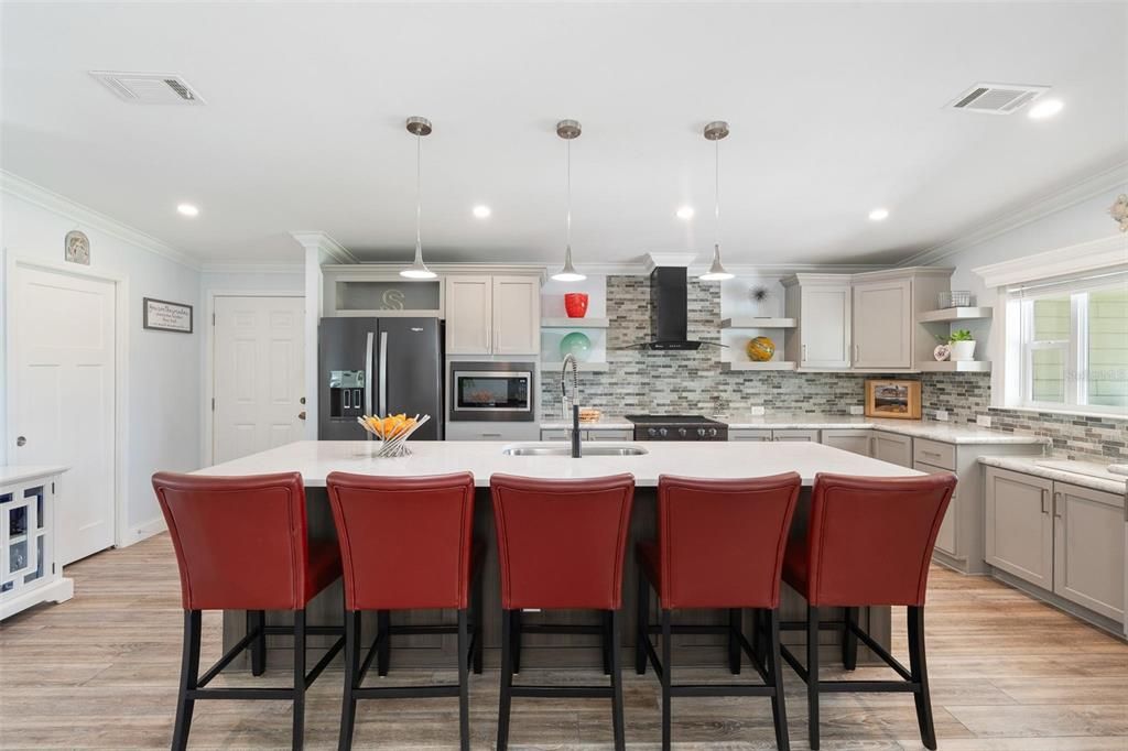 En Venta: $699,900 (3 camas, 2 baños, 2200 Pies cuadrados)