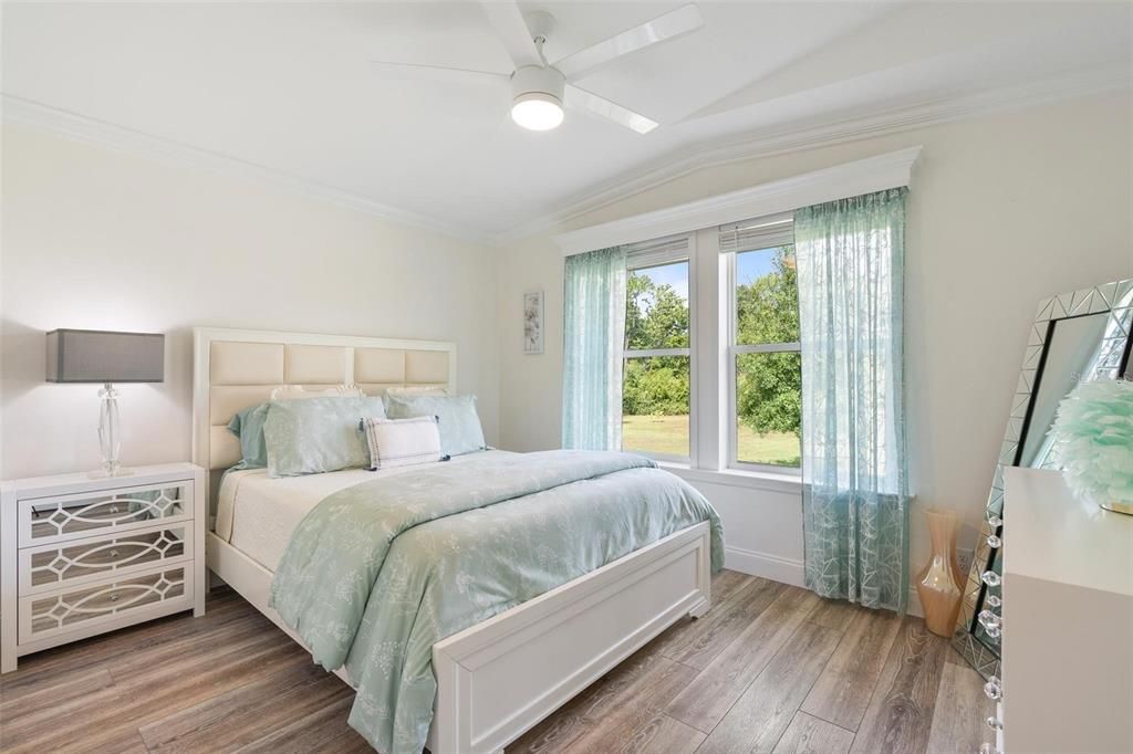 En Venta: $699,900 (3 camas, 2 baños, 2200 Pies cuadrados)