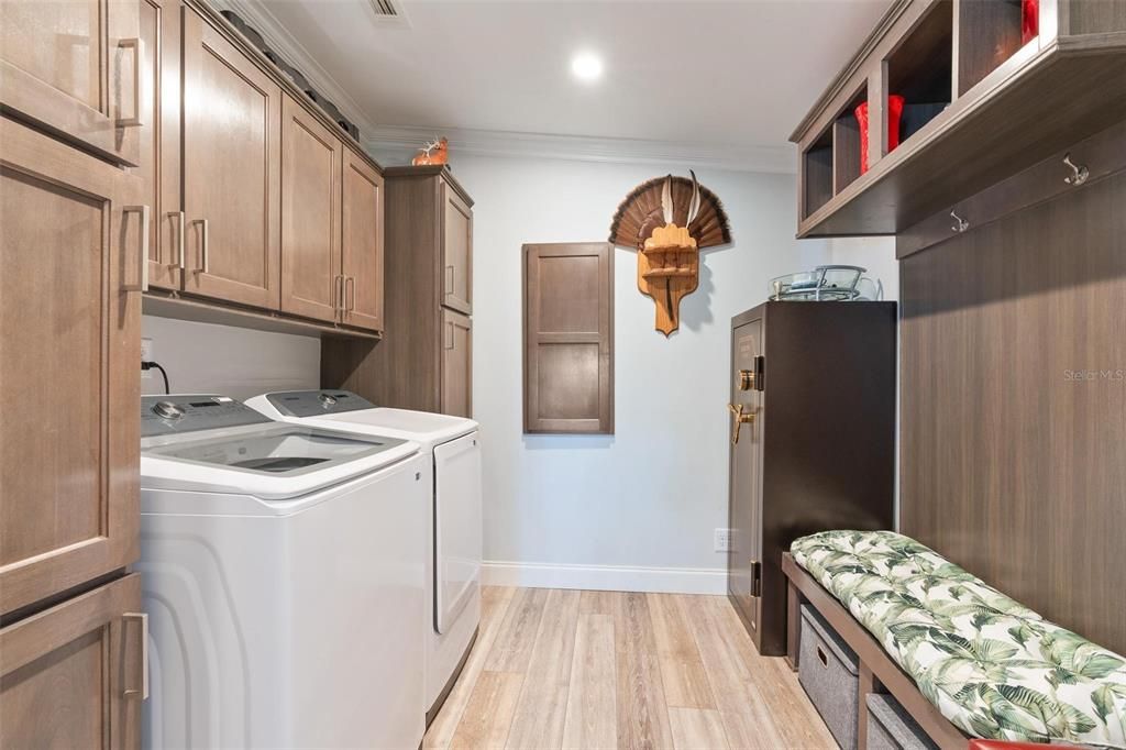 En Venta: $699,900 (3 camas, 2 baños, 2200 Pies cuadrados)