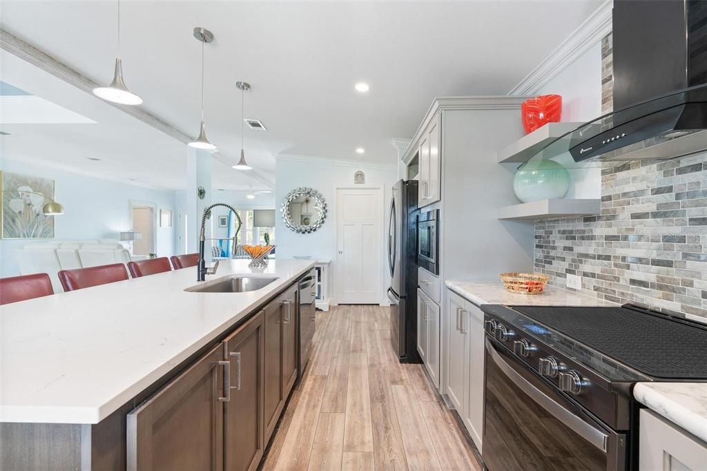 En Venta: $699,900 (3 camas, 2 baños, 2200 Pies cuadrados)