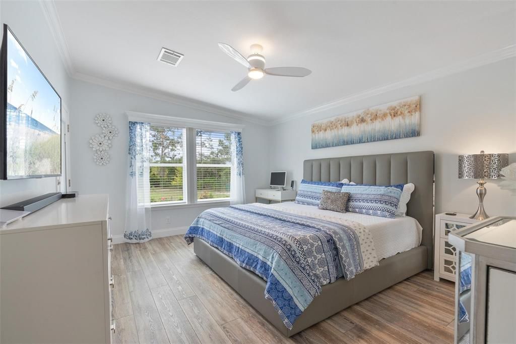 En Venta: $699,900 (3 camas, 2 baños, 2200 Pies cuadrados)