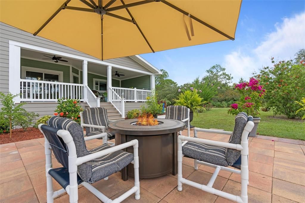 En Venta: $699,900 (3 camas, 2 baños, 2200 Pies cuadrados)