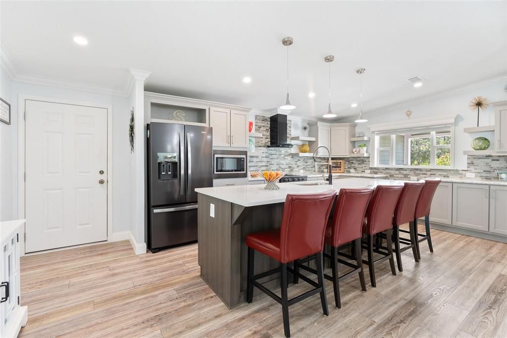 En Venta: $699,900 (3 camas, 2 baños, 2200 Pies cuadrados)