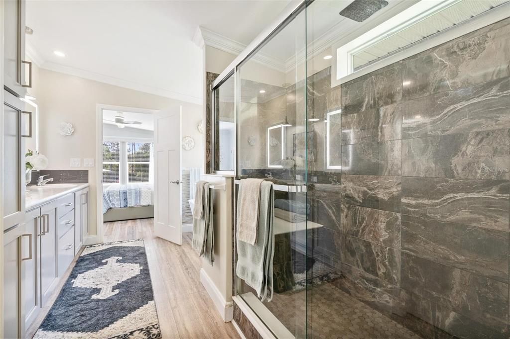 En Venta: $699,900 (3 camas, 2 baños, 2200 Pies cuadrados)