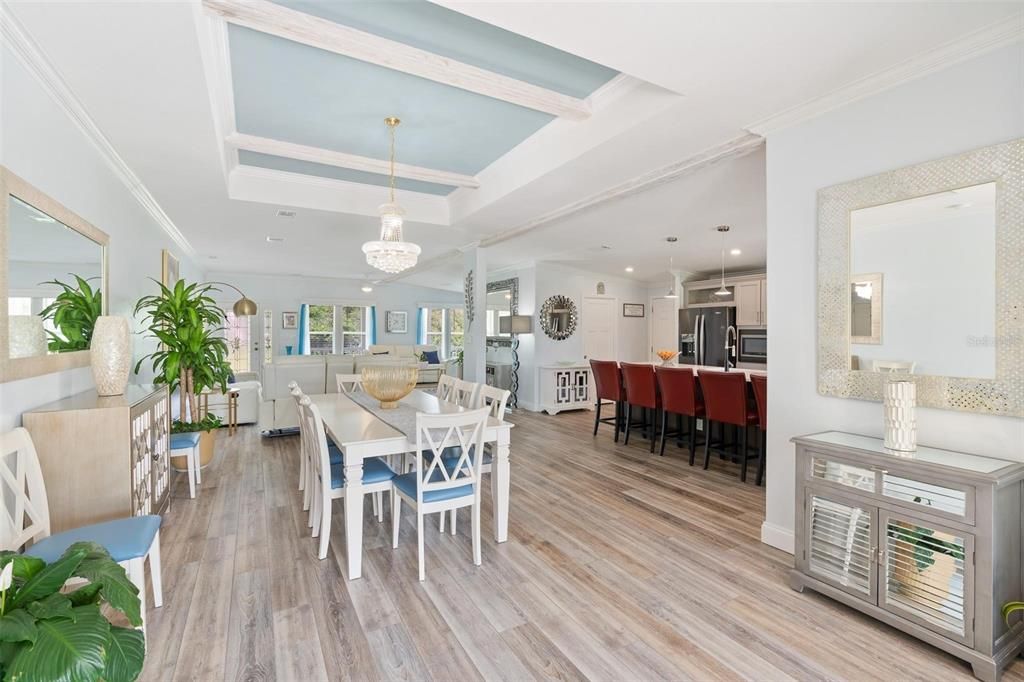 En Venta: $699,900 (3 camas, 2 baños, 2200 Pies cuadrados)