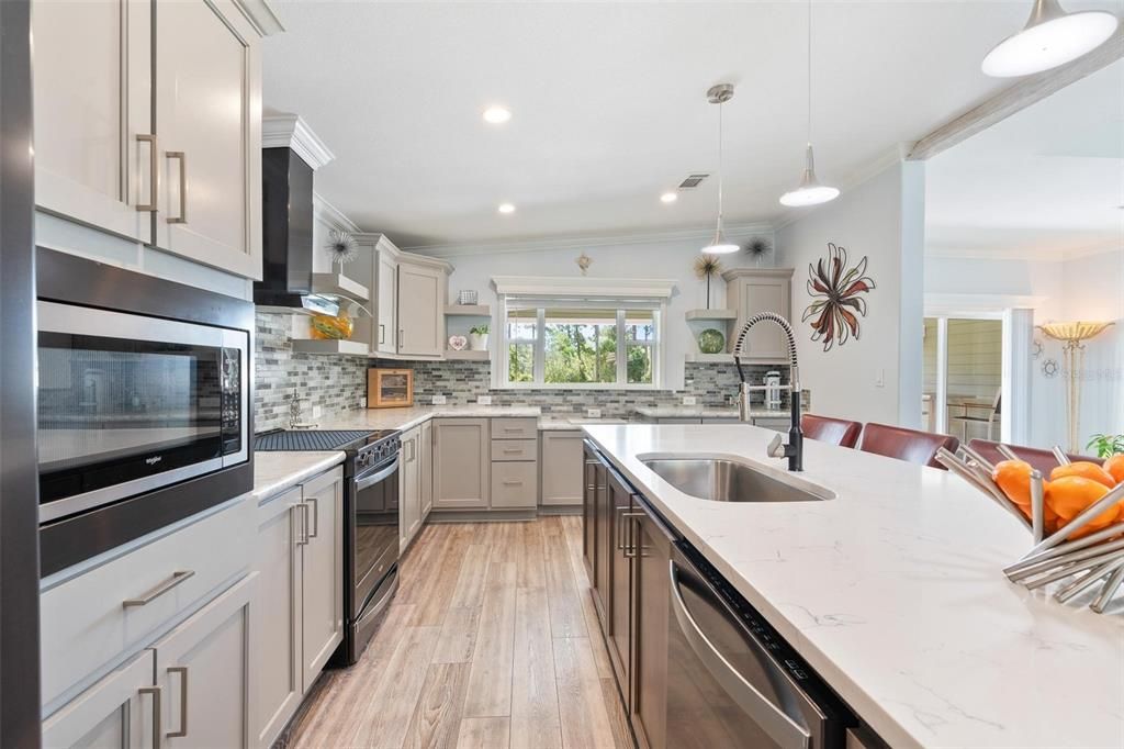 En Venta: $699,900 (3 camas, 2 baños, 2200 Pies cuadrados)