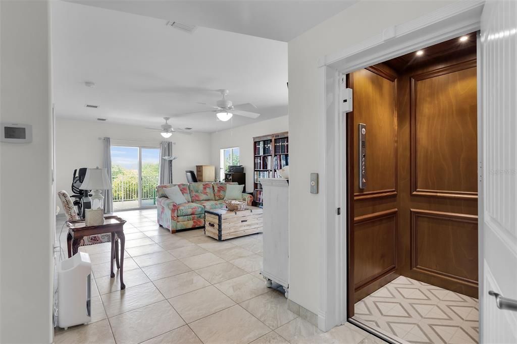 En Venta: $2,290,000 (4 camas, 3 baños, 2880 Pies cuadrados)