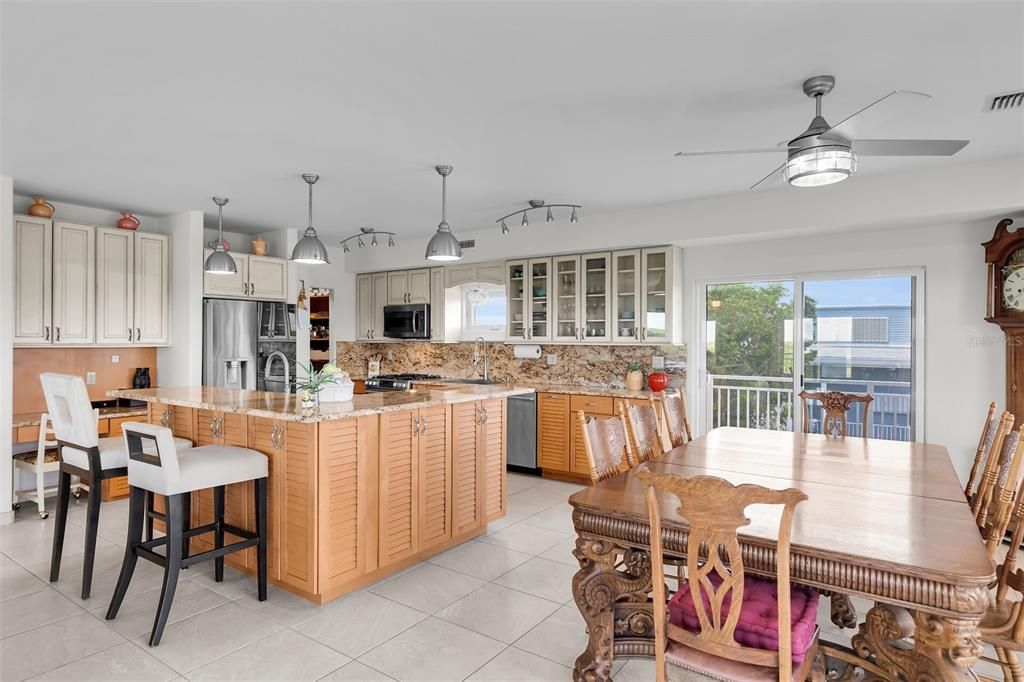 En Venta: $2,290,000 (4 camas, 3 baños, 2880 Pies cuadrados)