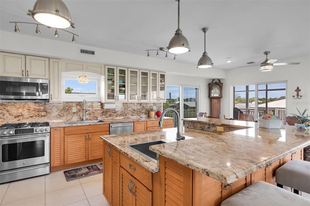 En Venta: $2,290,000 (4 camas, 3 baños, 2880 Pies cuadrados)