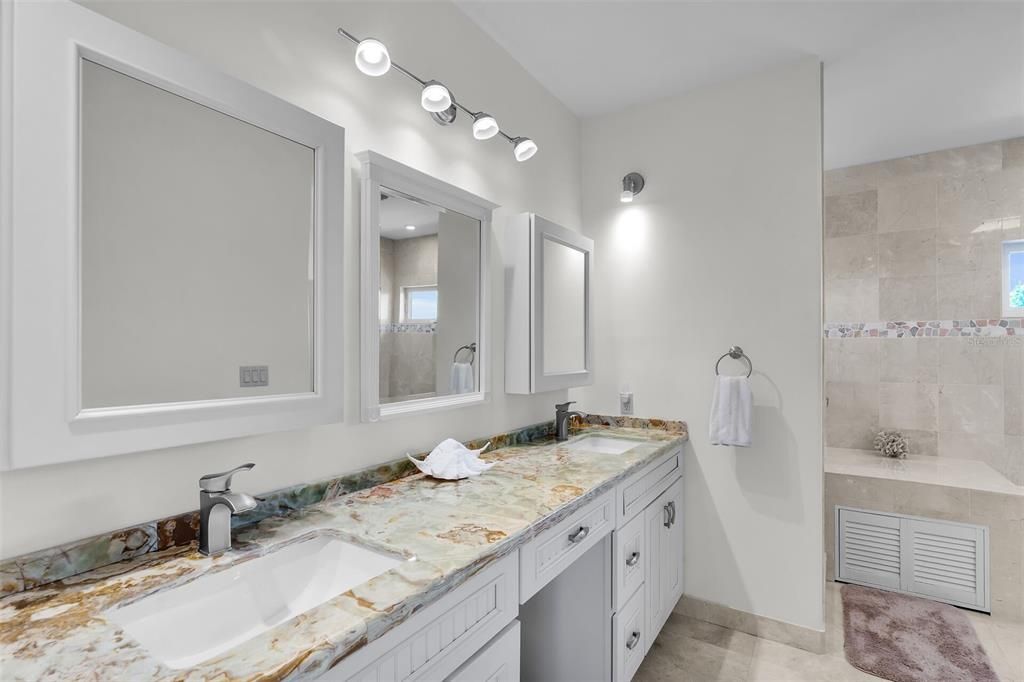 En Venta: $2,290,000 (4 camas, 3 baños, 2880 Pies cuadrados)