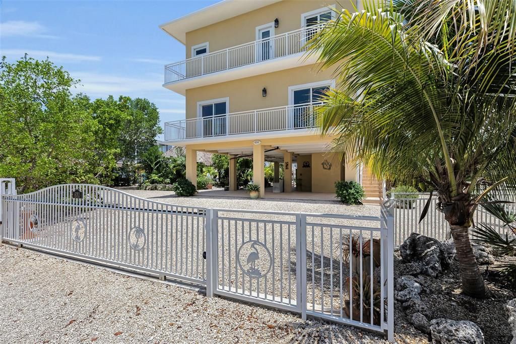 En Venta: $2,290,000 (4 camas, 3 baños, 2880 Pies cuadrados)