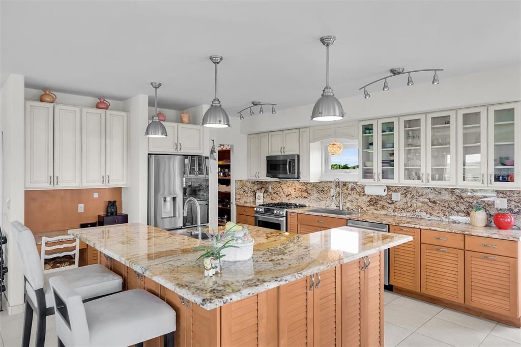 En Venta: $2,290,000 (4 camas, 3 baños, 2880 Pies cuadrados)