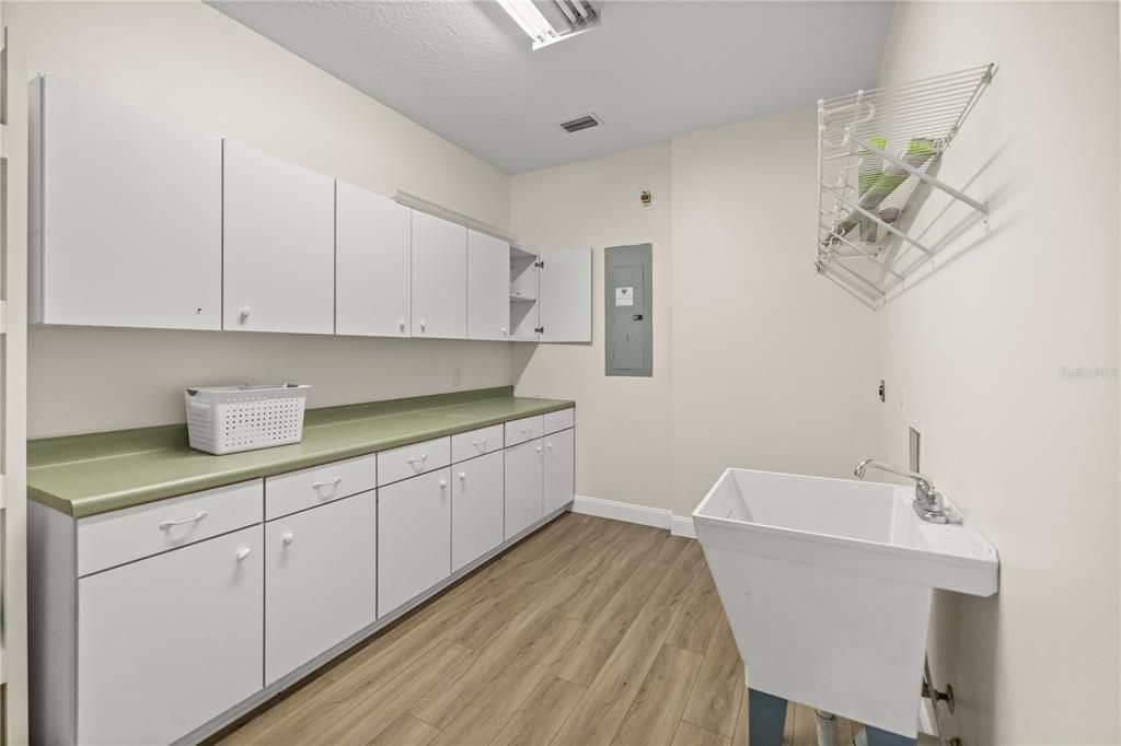 En Venta: $1,595,900 (4 camas, 2 baños, 2755 Pies cuadrados)