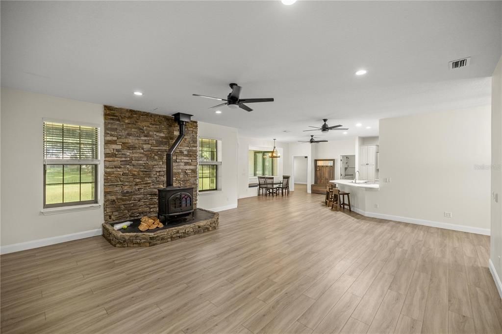 En Venta: $1,595,900 (4 camas, 2 baños, 2755 Pies cuadrados)