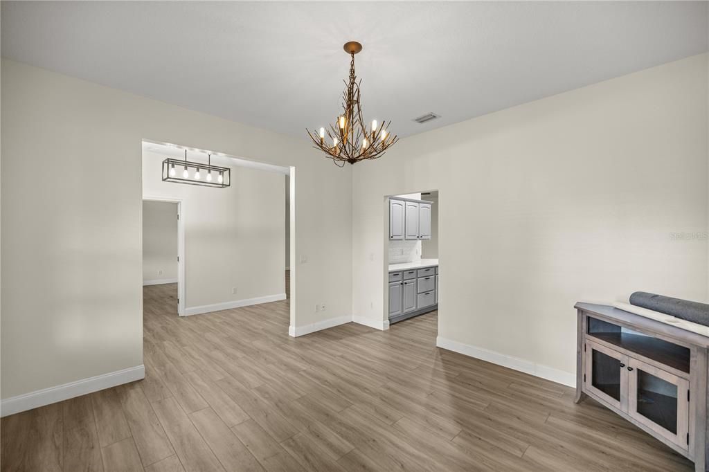 En Venta: $1,595,900 (4 camas, 2 baños, 2755 Pies cuadrados)